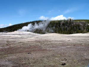 DCS00138 114 When we got to Olf Faithful, they said it'd be going off in about 10 minutes - but the Bwun wanted to eat. I didn't think I would get to see the geyser. Luckily he ate quickly and when I got to Old Faithful it was just getting ready to blow.